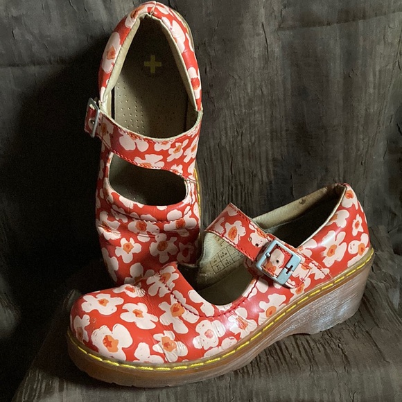Dr. Martens Shoes - RARE HARD TO FIND Dr. Doc Martens Red Floral Flower Shoes Womens Size 8